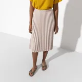 Sandalias Birkenstock modelo Madrid, color marrón topo, con hebilla ajustable de metal cobrizo.