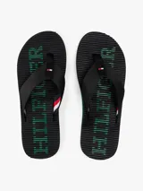 Ojotas negras con plantilla de masaje acupresión y tira de poliéster trenzado.