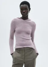 Jersey de punto canalé con capucha, de manga larga y ajuste entallado.