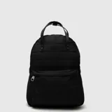 Mochila Bubba modelo Montreal Regular de diseño acolchado, color negro. Cuenta con compartimento principal con cierre, bolsillo frontal con cierre, asas superiores de mano y correas ajustables para hombros. Incluye compartimento interno para notebook de 13 pulgadas.