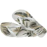 Ojotas Havaianas negras con estampado de hojas en blanco y gris.