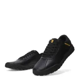 Championes urbanos Caterpillar modelo Hex +, color negro con detalles en amarillo. Confeccionados en cuero napa texturizado, cuentan con suela de goma robusta y cierre mediante cordones.
