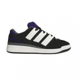 Championes Adidas Forum 2000 de estilo urbano, color negro con las icónicas tres tiras laterales en blanco. Presenta detalles en color violeta en la lengüeta y el talón, con una suela de plataforma blanca y base negra.