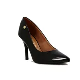 Zapato de tacón alto Vizzano, modelo clásico de color negro con acabado en charol, punta fina y tacón fino.