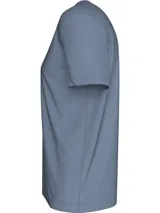 Remera celeste de manga corta con cuello redondo y logo de Calvin Klein estampado en el pecho.