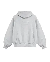 Hoodie gris melange de corte oversize, con cuello alto y mangas globo con puños ajustados. Presenta un bolsillo canguro frontal y un pequeño logo bordado sutil en el pecho.