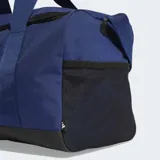 Bolso deportivo pequeño Adidas Linear color azul con base negra, logo blanco estampado, doble asa de mano, correa ajustable para el hombro y compartimento independiente para calzado.