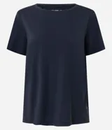 Remera deportiva de manga corta con cuello redondo, confeccionada en tejido técnico de poliamida y elastano. Presenta un diseño liso con textura sutil y corte ergonómico.
