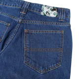 Pantalón jean azul de corte bootcut, tiro medio y calce suelto. Confeccionado en denim de 12 oz. con bolsillos delanteros grandes y bolsillos traseros clásicos.