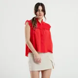 Minifalda color beige con textura tipo lino y corte evasé.