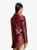 Chaqueta corta Diesel G-Ameck de color bordó, de corte entallado con silueta de inspiración sastre, solapas de muesca y acabado brillante con efecto cuero.