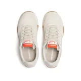 Championes Merrell Sprint Anthem Ltr de estilo retro inspirados en el running de los años 70, confeccionados en combinación de nailon y ante color beige, con suela exterior de goma y detalles en naranja en la lengüeta.