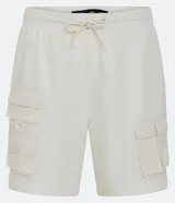 Bermuda cargo color crudo, de corte recto, con cintura elástica ajustable con cordón y múltiples bolsillos tipo cargo.