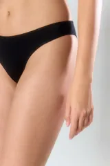 Bombacha tipo vedetina de corte clásico, confeccionada en tricot liso con forro de algodón.