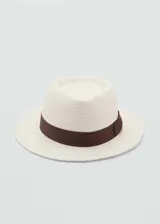 Sombrero de paja color crudo con cinta marrón decorativa.