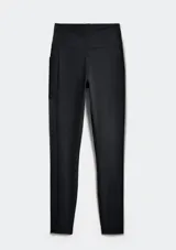 Calza deportiva de tiro alto en color negro, confeccionada en tejido elástico con bolsillo lateral integrado.