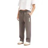 Pantalon tipo jogger color marrón, con cintura elástica ajustable mediante cordón y bolsillos laterales. Presenta un pequeño detalle estampado vertical en el lateral del muslo.