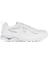 Championes Under Armour modelo Apparition Tech, de diseño retro inspirado en el running. Presentan una parte superior de malla transpirable con superposiciones de cuero y materiales sintéticos, amortiguación reactiva UA HOVR y suela de goma completa para mayor tracción.