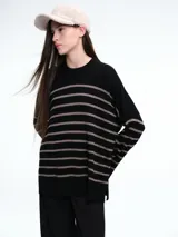 Sweater de tejido de punto con cashmere, diseño de rayas horizontales, cuello redondo, hombros caídos y mangas amplias.