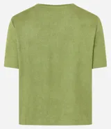 Blusa color marrón confeccionada en gamuza sintética, con cuello redondo y mangas cortas.