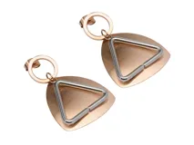 Aros colgantes de acero antialérgico plateado, con forma de lágrima y triángulo.