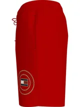 Short de baño rojo de poliéster con cintura elástica ajustable con cordón. Logo de Tommy Hilfiger estampado en la pierna.