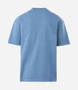 Remera masculina de algodón color azul, con corte boxy, cuello redondo y mangas cortas. Presenta una estampa frontal con la palabra "Revenge" en tipografía gótica.