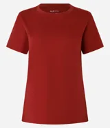 Remera básica de cuello redondo y manga corta, confeccionada en algodón peruano de alta calidad. Presenta un diseño liso y versátil, ideal para uso diario.