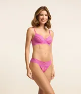 Soutien Lov de encaje floral color fucsia, con aro, sin copa y breteles finos regulables.