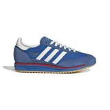 Championes Adidas SL 72, color azul con detalles en blanco y rojo. Capellada de nylon con refuerzos de gamuza, entresuela de EVA y suela de goma estriada.