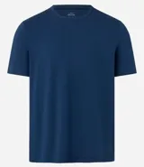 Remera masculina azul marino, de manga corta y cuello redondo, confeccionada en modal con un corte holgado para mayor comodidad.