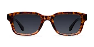 Lentes de sol con montura de diseño cuadrado en estampado carey y cristales polarizados en color negro.