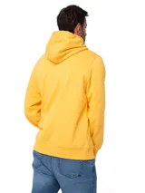 Buzo canguro amarillo de felpa con capucha y cordones de ajuste, bolsillo tipo canguro frontal, puños y dobladillo acanalados, y logotipo de CAT bordado en blanco en el pecho.