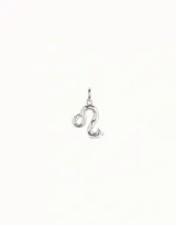 Charm de metal plateado con el símbolo del signo zodiacal Leo, con argolla para colgar en pulseras o collares.