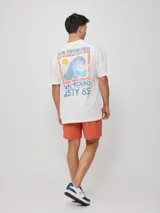 Remera oversize de algodón blanca con estampa en el pecho y la espalda de la marca Rusty.