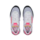 Championes Puma modelo Future Rider Play On, con diseño multicolor que combina paneles en lila, blanco, negro y detalles en fucsia y amarillo. Presentan una suela de goma con relieve y cierre de cordones.