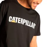 Remera negra de manga corta con cuello redondo y logo de Caterpillar estampado en el pecho en color blanco y amarillo.