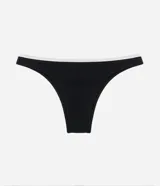 Bombacha de bikini negra con textura, lateral mediano y detalle de bies contrastante en color blanco en la cintura.