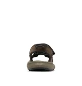 Sandalia Columbia modelo Konos Hiker 2-Strap, color marrón, con diseño de dos bandas ajustables con cierre de velcro. Presenta una mediasuela con textura inspirada en piñas de pino para mayor estabilidad y suela de caucho de alta tracción.