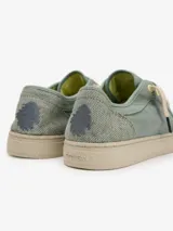 Championes Satorisan modelo Heisei Gaia, color verde caqui, con cordones beige y suela de goma reciclada.