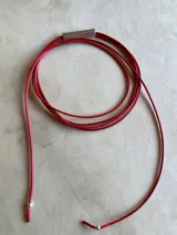 Gargantilla tipo choker con cordón fino color verde oliva y dije tubular de plata 925.