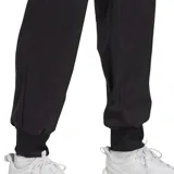 Pantalón de jogging Adidas color negro, de corte holgado, con cintura elástica ajustable con cordón, bolsillos laterales y logo de la marca estampado en la pierna izquierda. Confeccionado con tejido plano de poliéster suave y tecnología Aeroready de absorción de humedad.