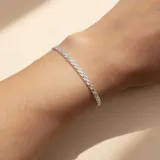 Pulsera de cadena estilo Bismark confeccionada en plata 925, con eslabones entrelazados que crean un diseño plano y continuo.