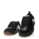 Championes Puma modelo Park Lifestyle II Cat de hombre, color negro con detalles en blanco y suela de goma marrón. Presentan diseño de skater con el logotipo grande de Puma en color blanco en el lateral, puntera de gamuza y cordones negros.