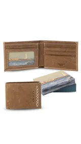 Billetera de cuero marrón con costura artesanal en el exterior. El interior cuenta con compartimentos para billetes, visor transparente para documentos y múltiples tarjeteros.