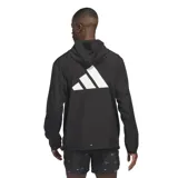 Campera deportiva Adidas Run It negra con capucha, cierre frontal completo, logo de la marca en el pecho y detalles reflectantes.