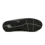 Championes de fútbol Diadora Goal Futbol TF, color negro con detalles en gris.