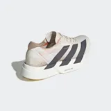 Championes Adidas Adizero Adios Pro 4, diseñados para corredores veloces. Cuentan con varillas de carbono ENERGYRODS 2.0, mediasuela con perfil curvado, tecnología de espuma de doble capa ultraligera LIGHTSTRIKE PRO y suela con compuesto de caucho Continental™ y tecnología LIGHTTRAXION.