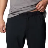 Pantalón largo negro de corte tapered con cintura elástica, bolsillos delanteros, bolsillo de seguridad, entrepierna reforzada y dobladillo elástico. Fabricado con tecnología Omni-Shield resistente al agua y a las manchas.