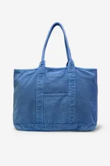 Bolso tipo tote bag Ecoalf modelo Palms Medium, color azul, confeccionado en algodón reciclado con efecto garment dyed. Cuenta con asas dobles de hombro, bolsillo frontal exterior y el logo de la marca bordado.